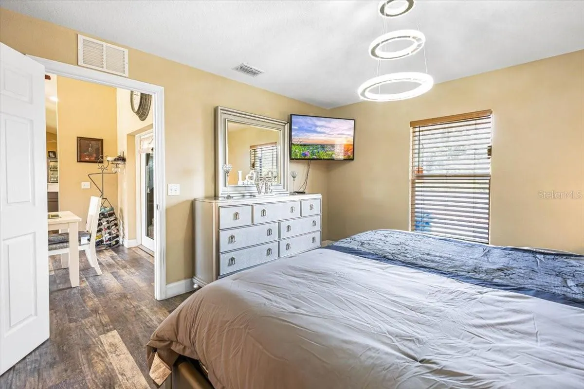 11130 MAGDALENA AVE