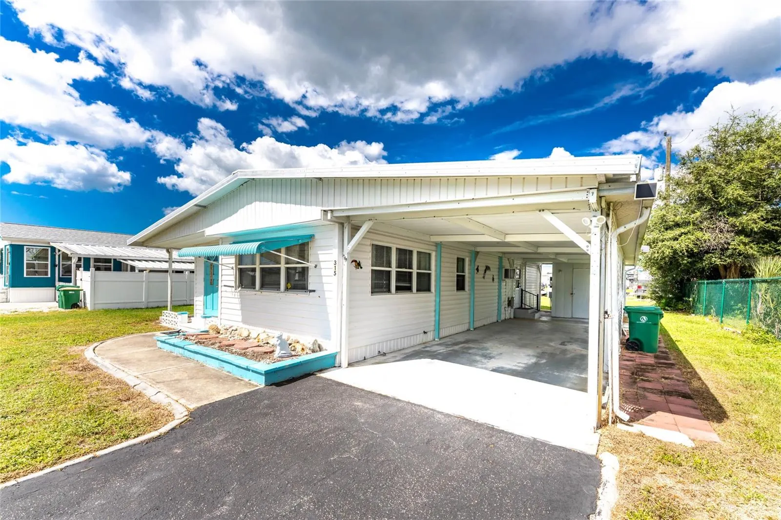 315 CALLE LIANA