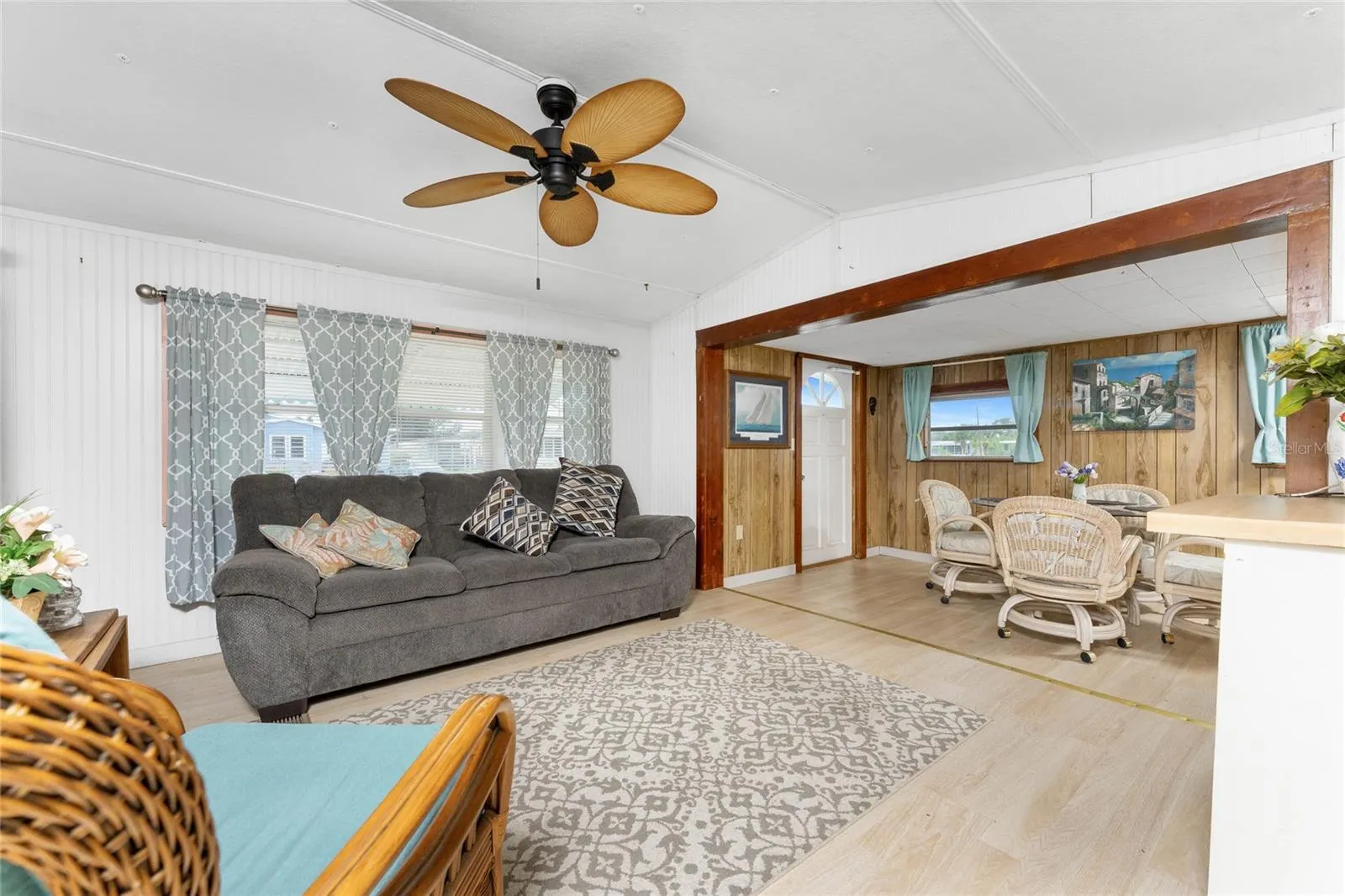 315 CALLE LIANA
