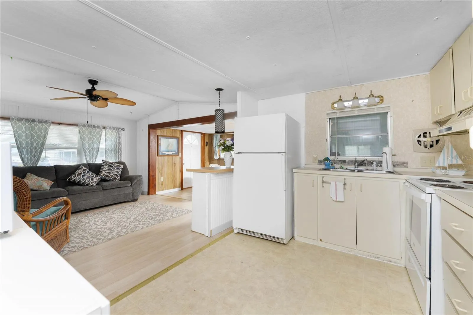 315 CALLE LIANA