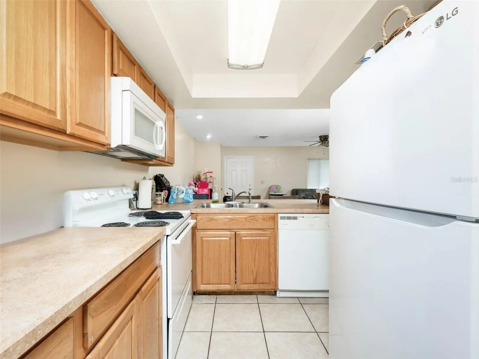 120 W PERRY LN