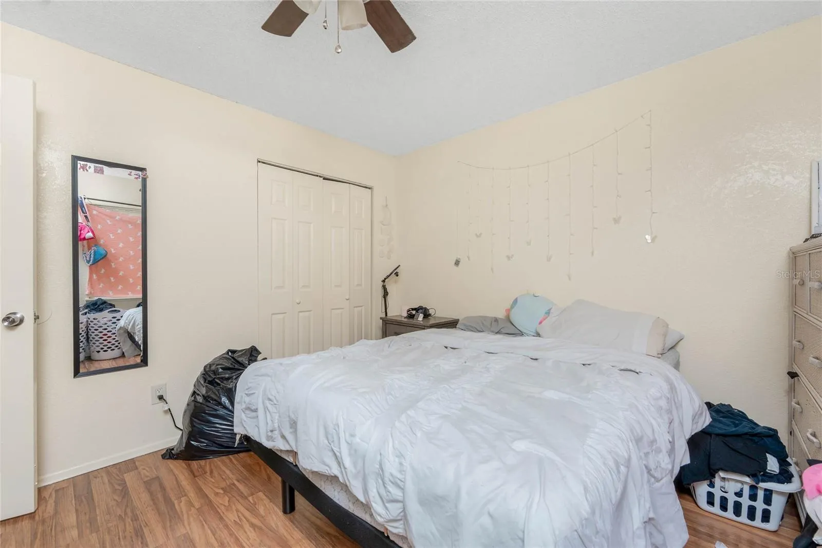 120 W PERRY LN