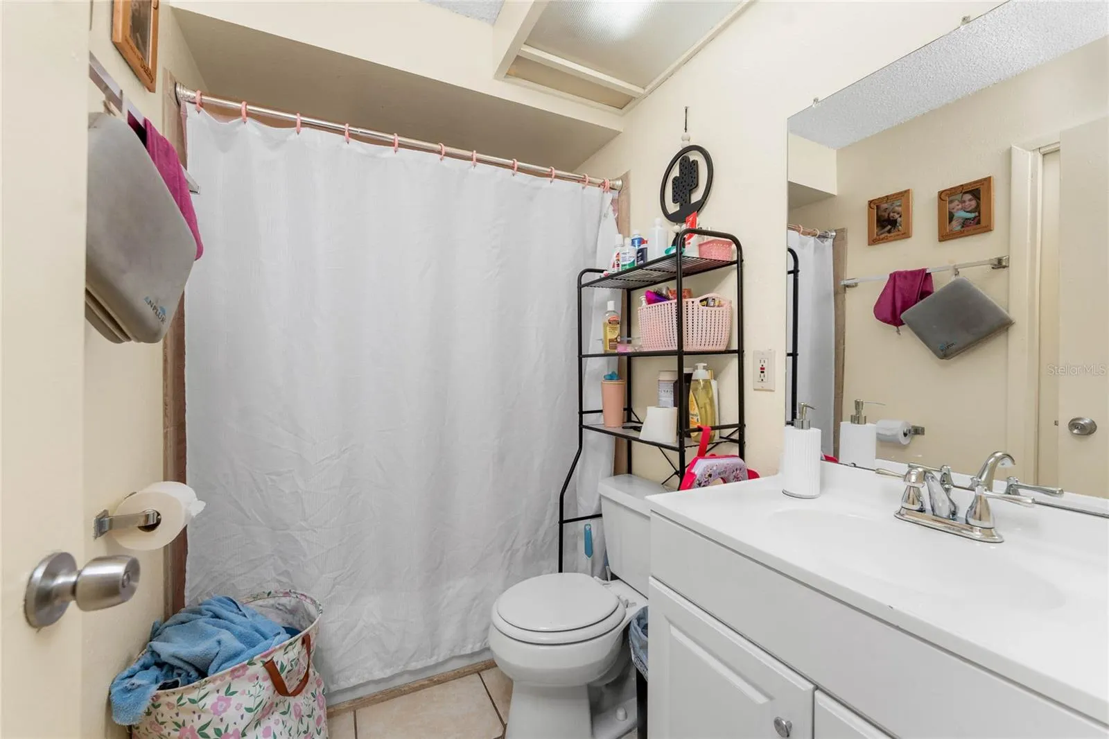 120 W PERRY LN