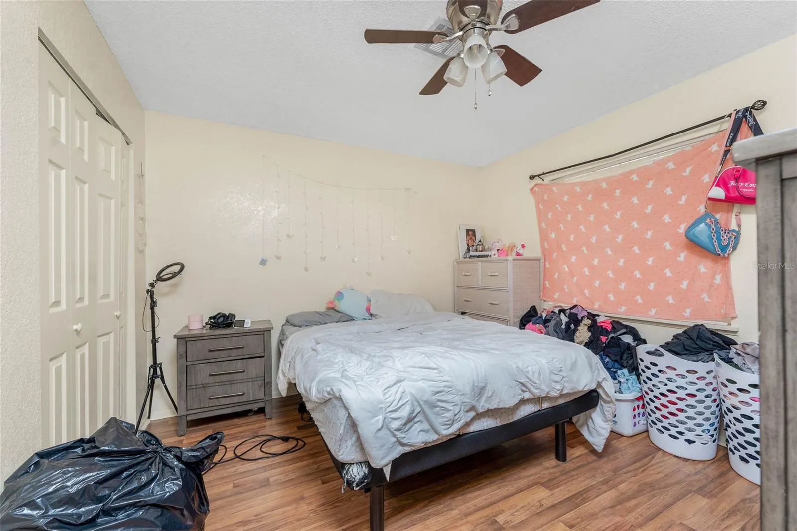 120 W PERRY LN