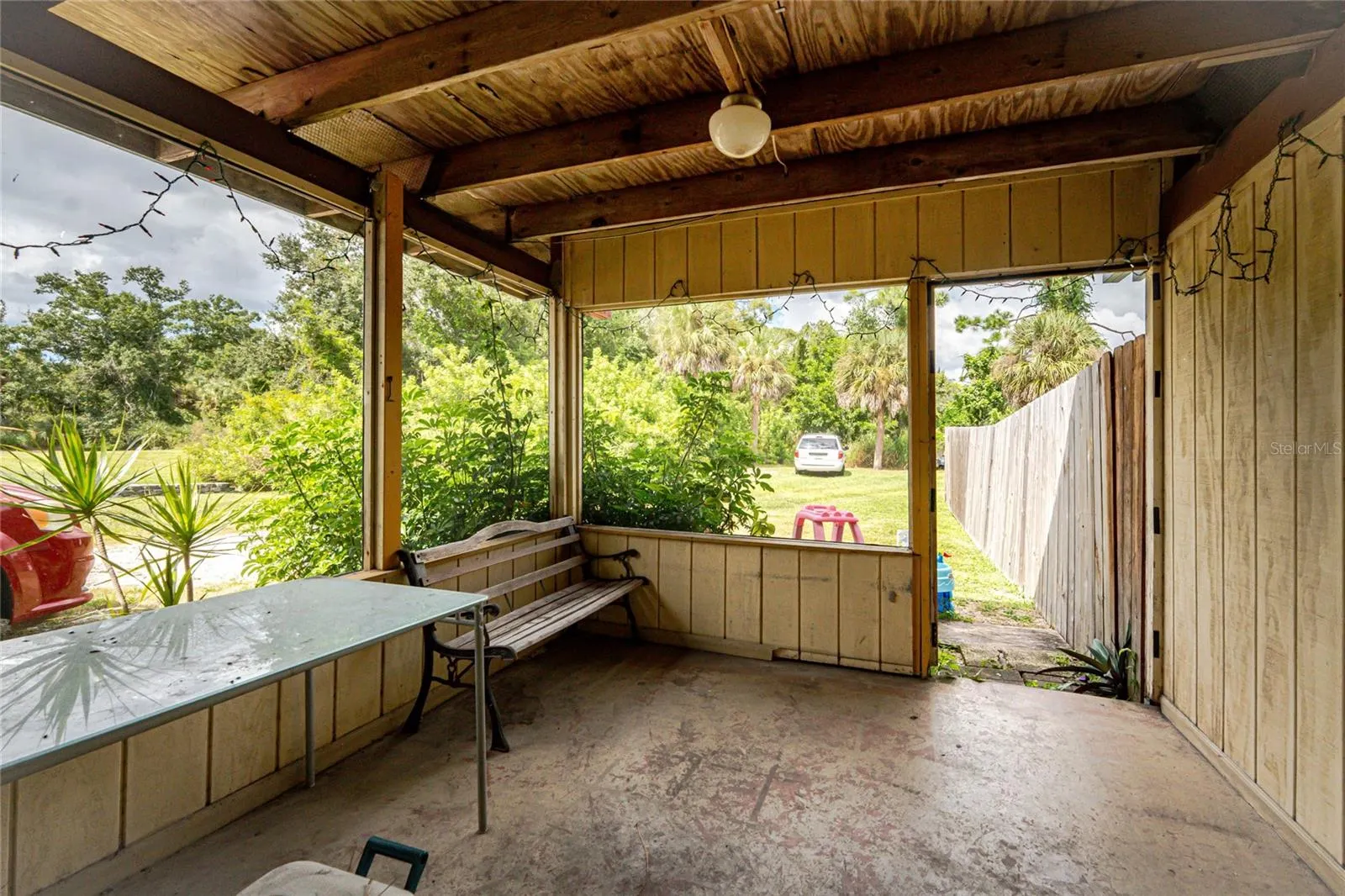 120 W PERRY LN