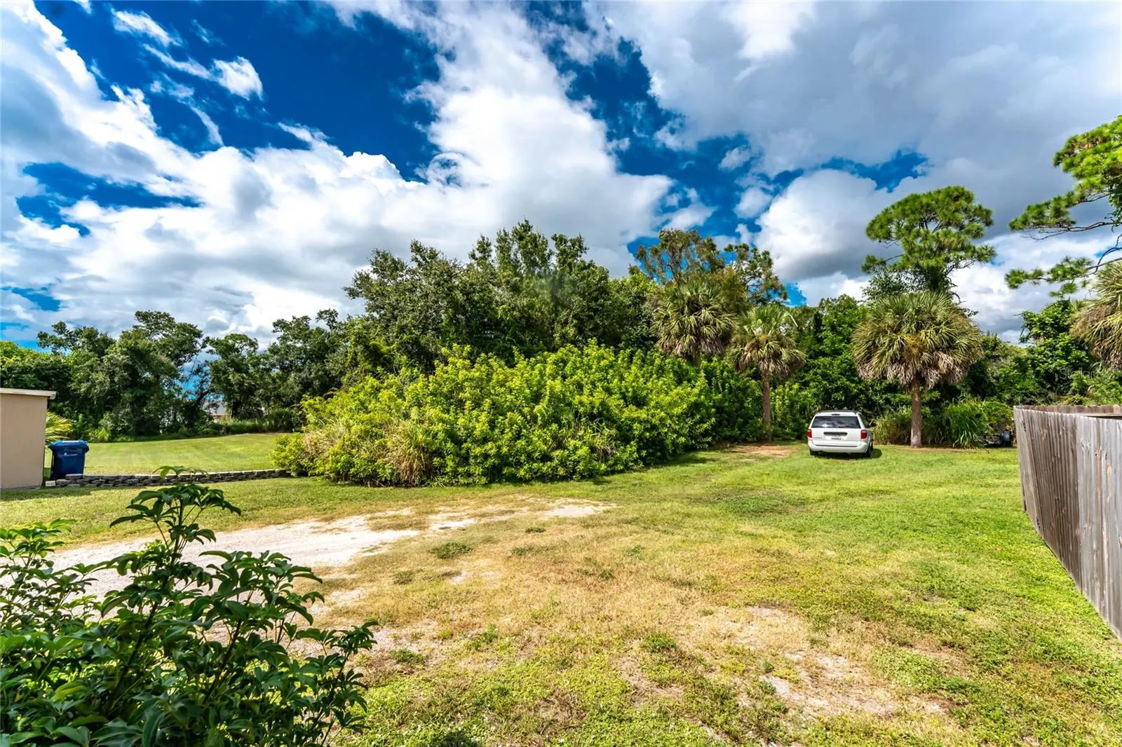 120 W PERRY LN