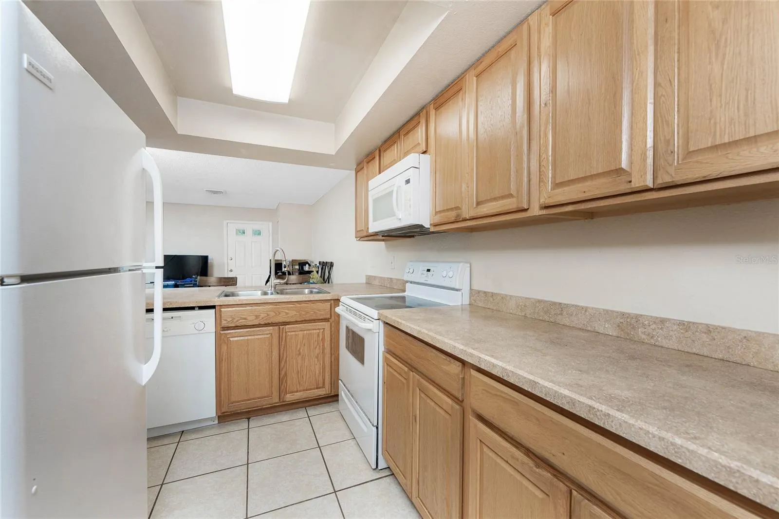 120 W PERRY LN