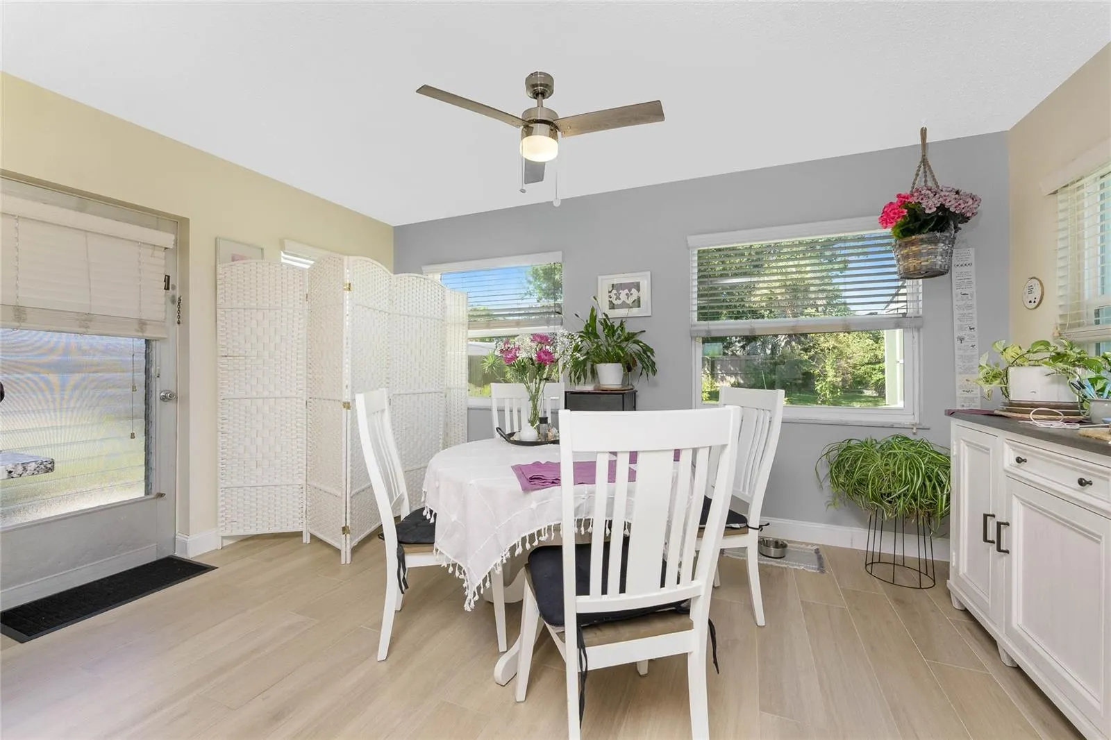 786 CARLA DR