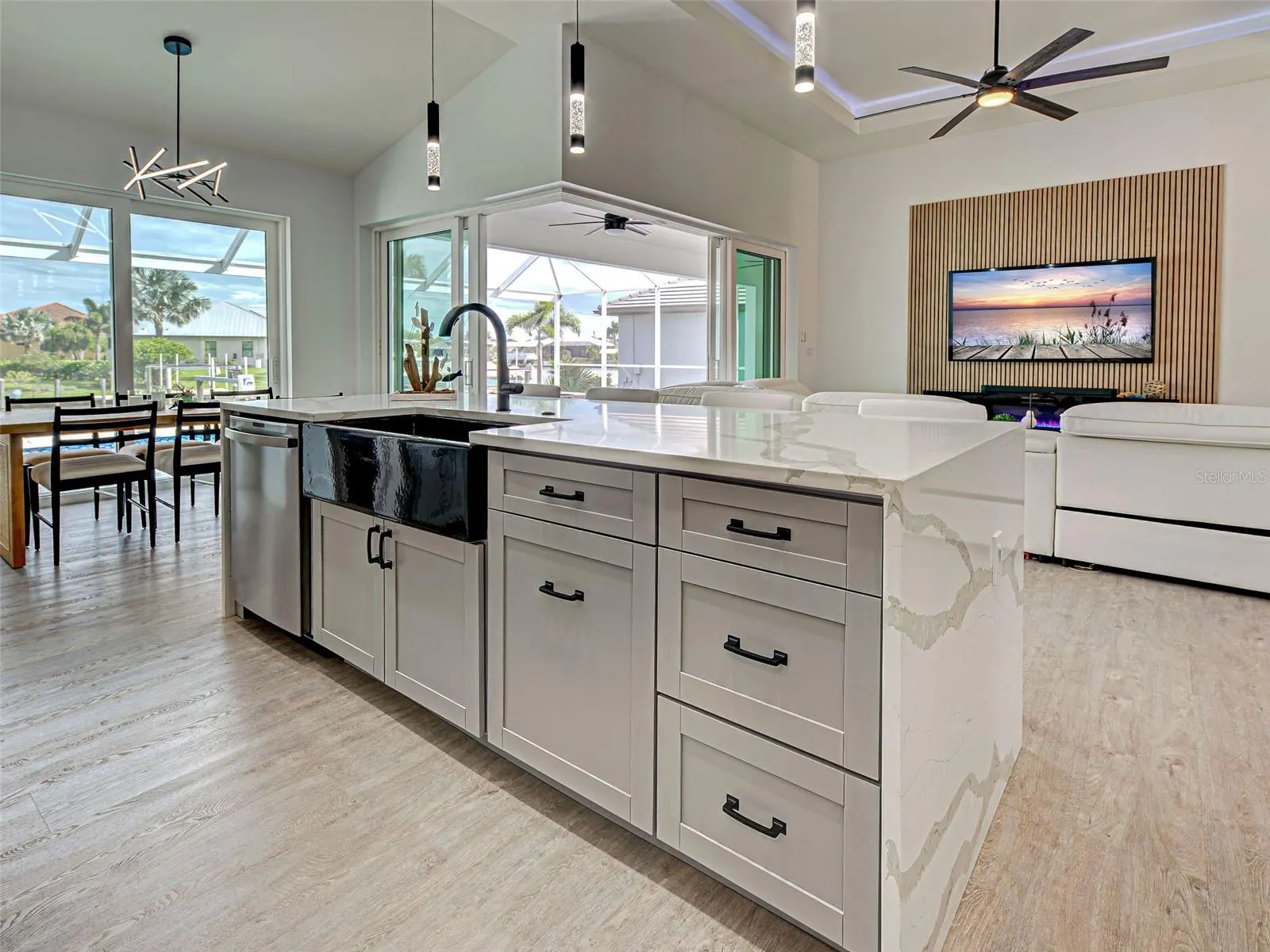 8250 ARLEWOOD CIR