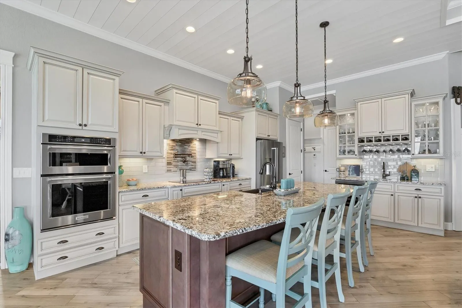 9241 SANTA LUCIA DR