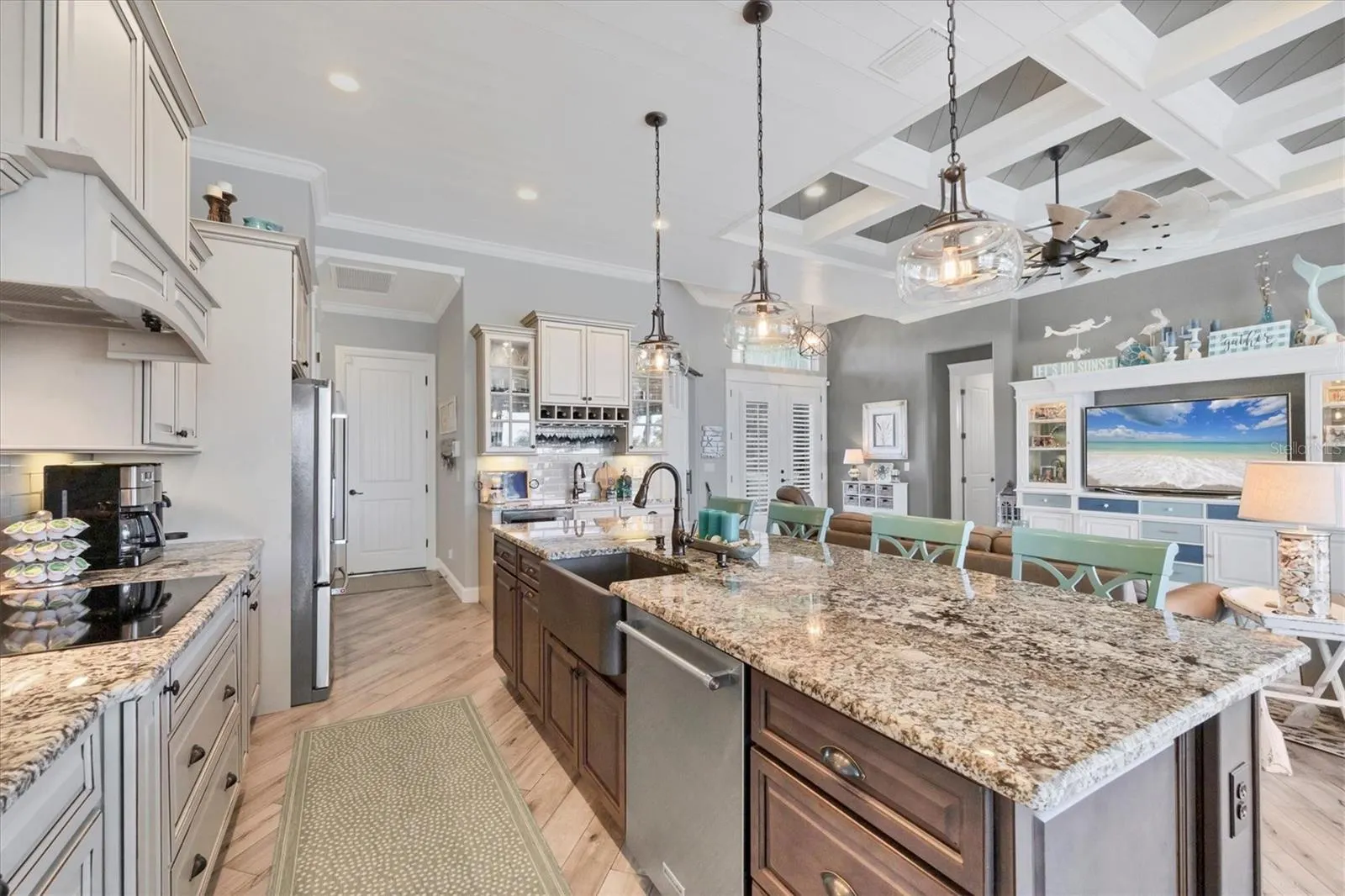 9241 SANTA LUCIA DR