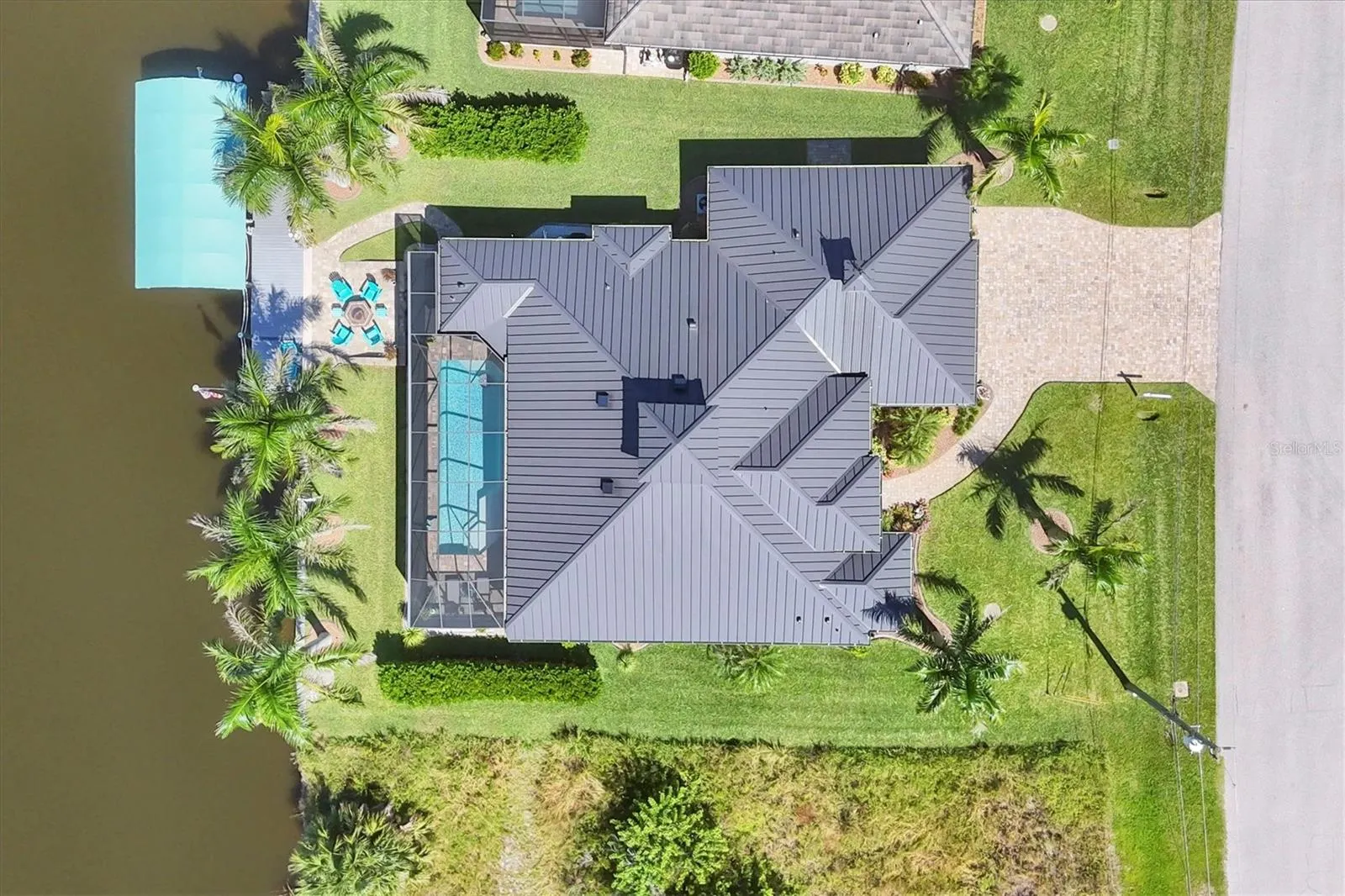 9241 SANTA LUCIA DR