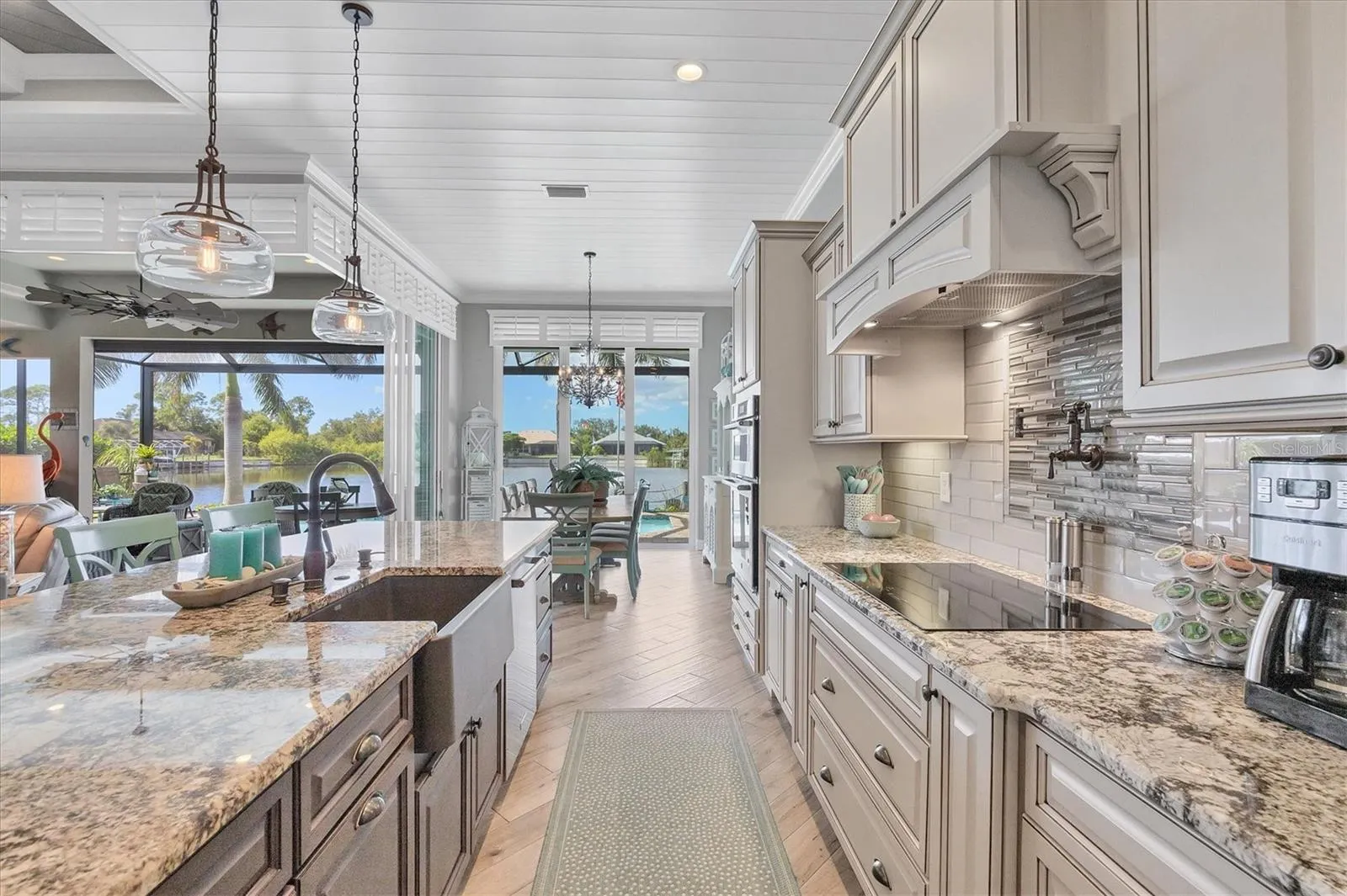 9241 SANTA LUCIA DR