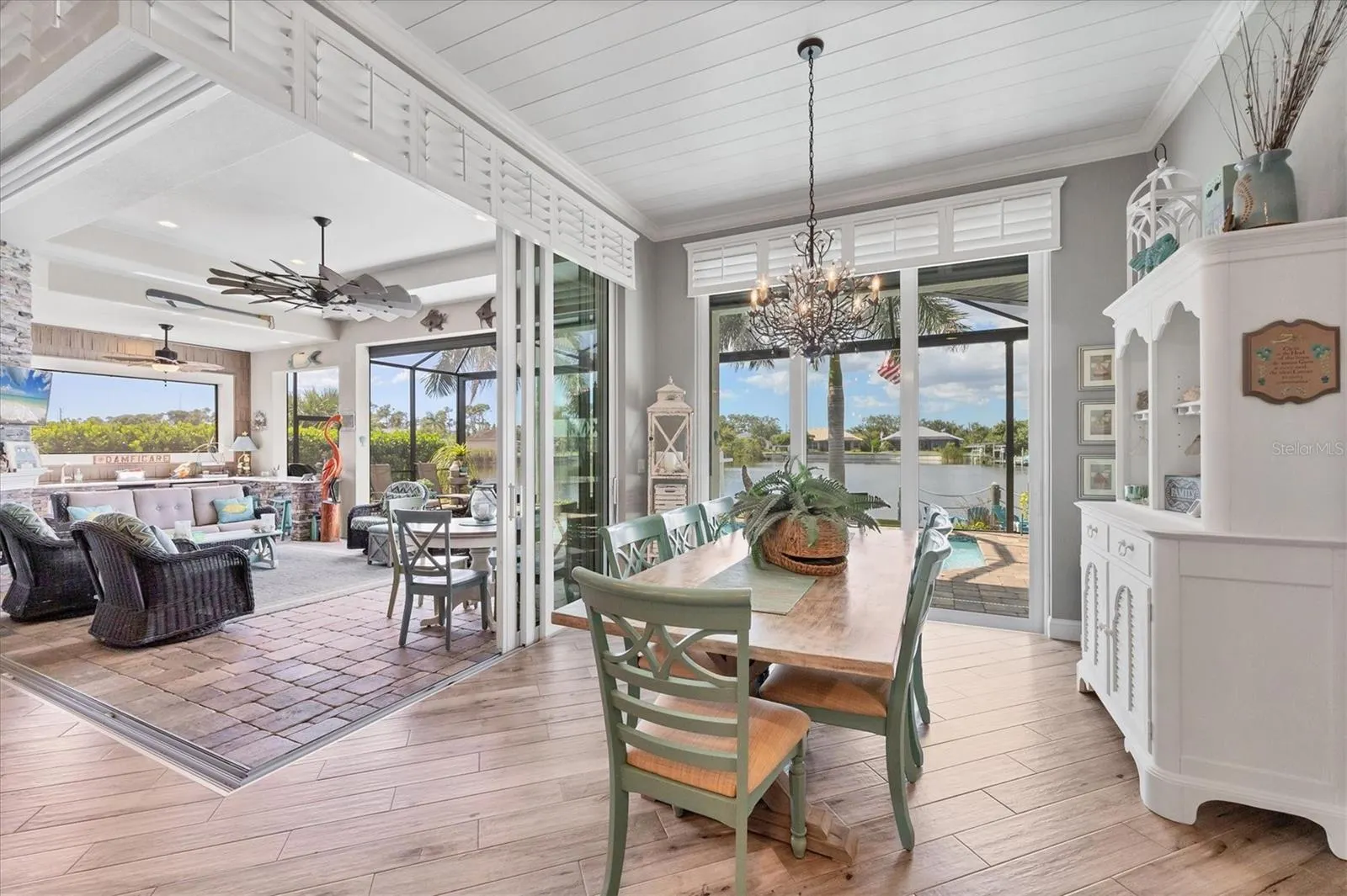 9241 SANTA LUCIA DR