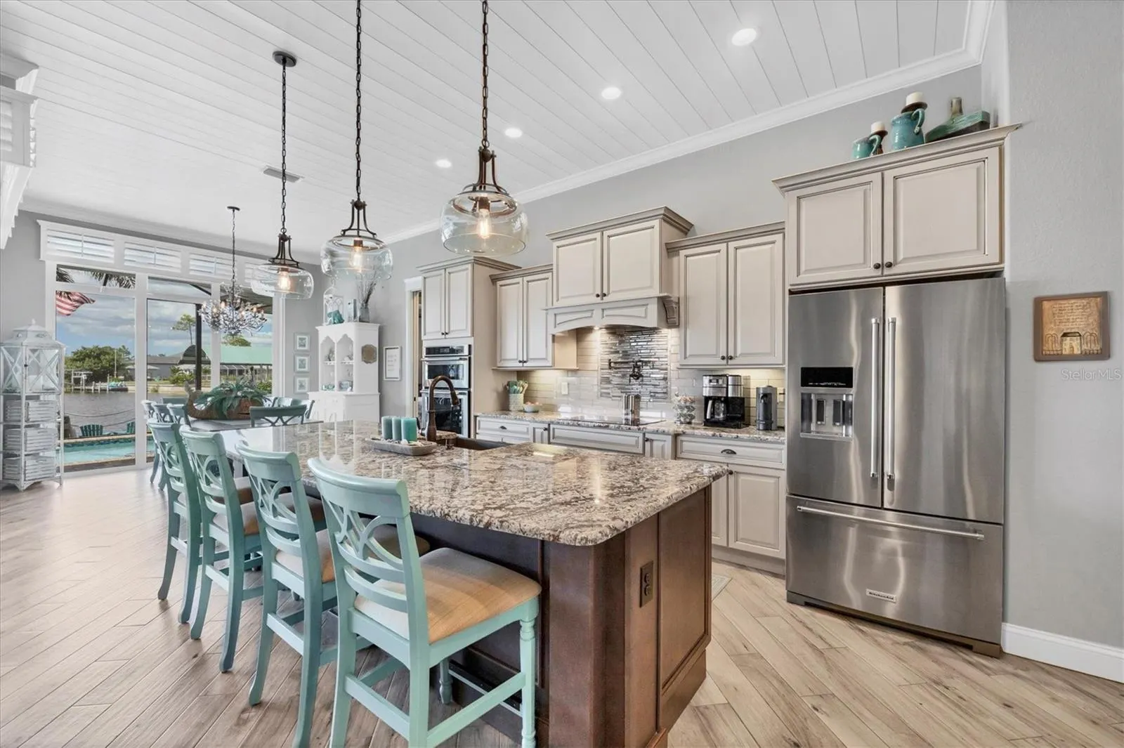 9241 SANTA LUCIA DR