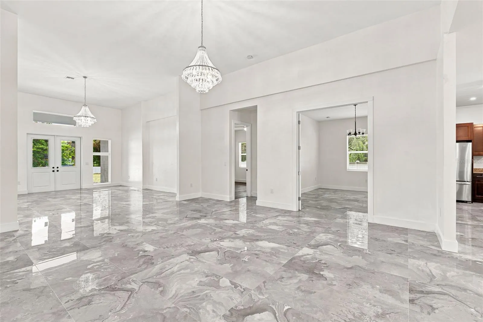 1853 DELLA DR