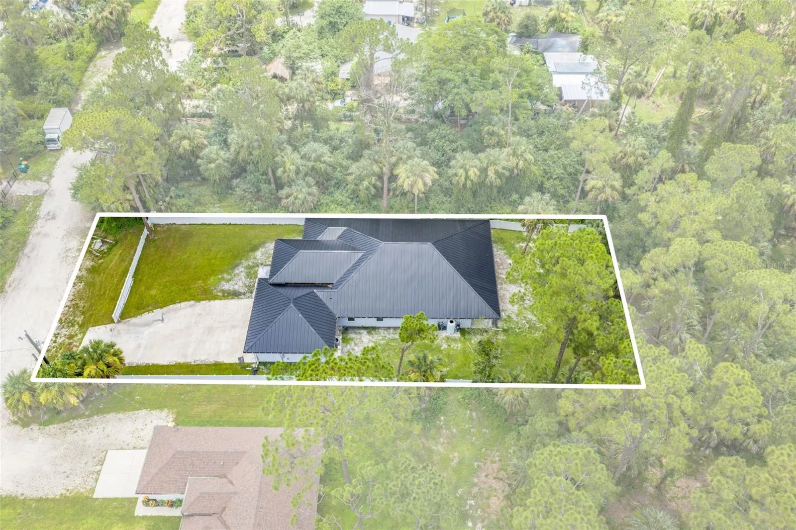 1853 DELLA DR