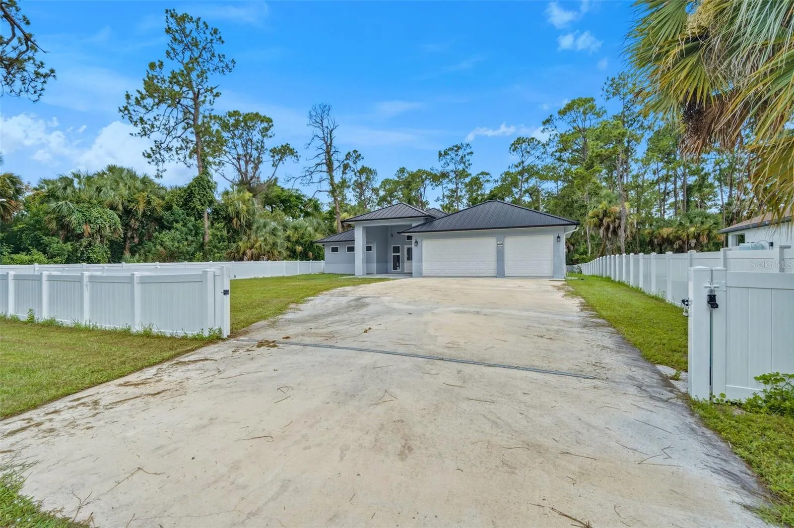 1853 DELLA DR