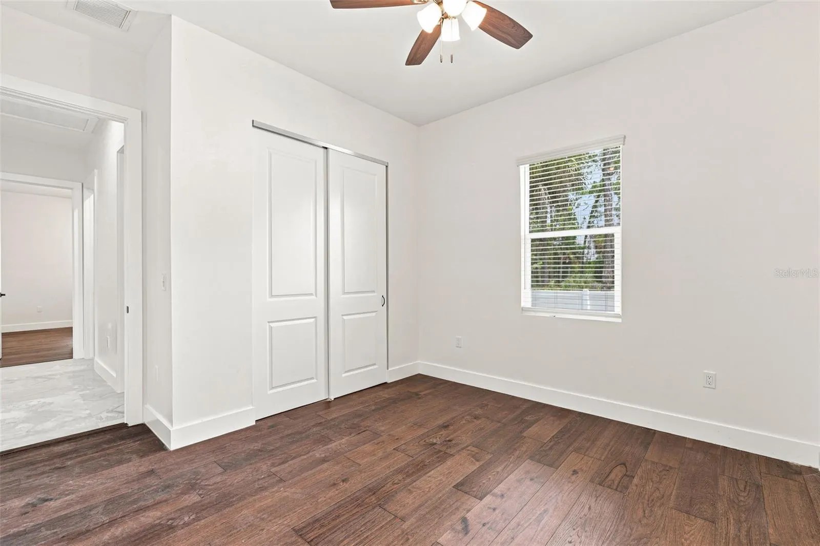 1853 DELLA DR