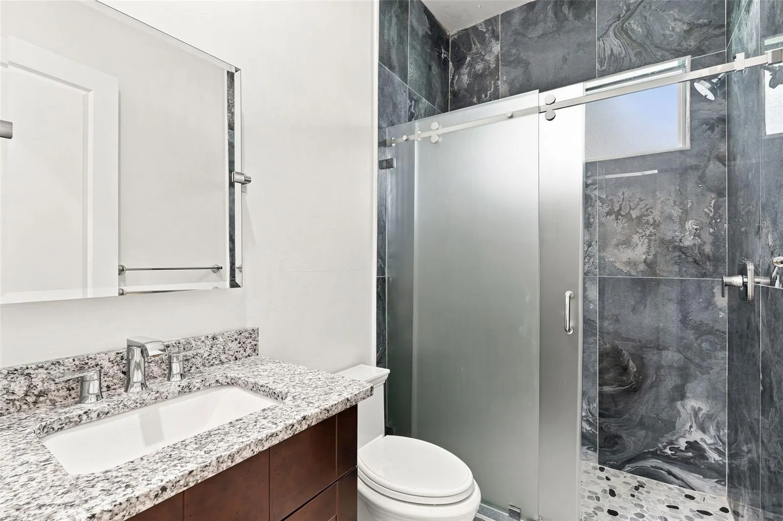 1853 DELLA DR