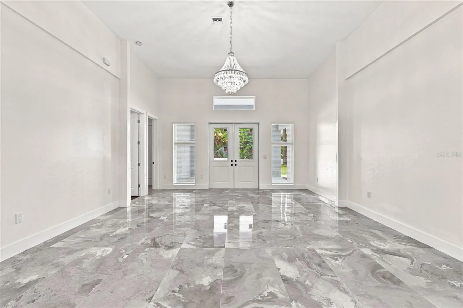 1853 DELLA DR