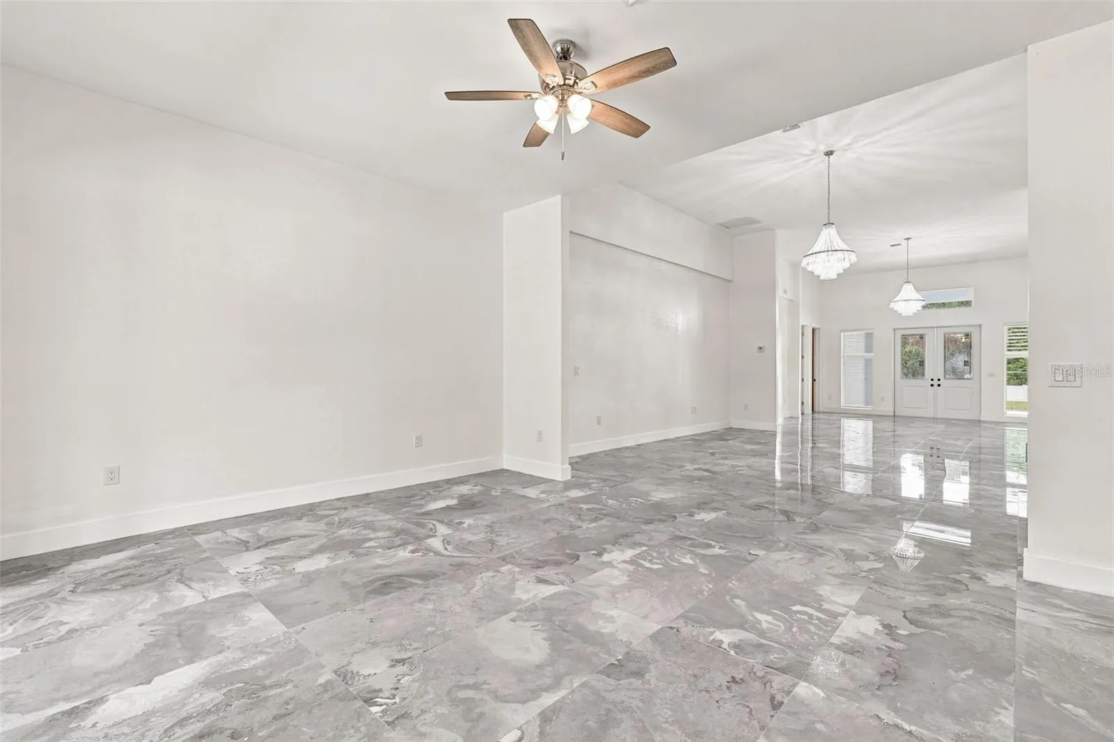 1853 DELLA DR