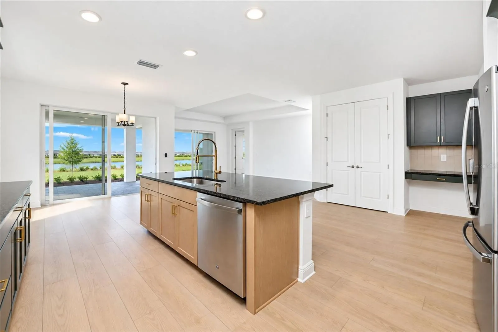 237 VISTERA BLVD