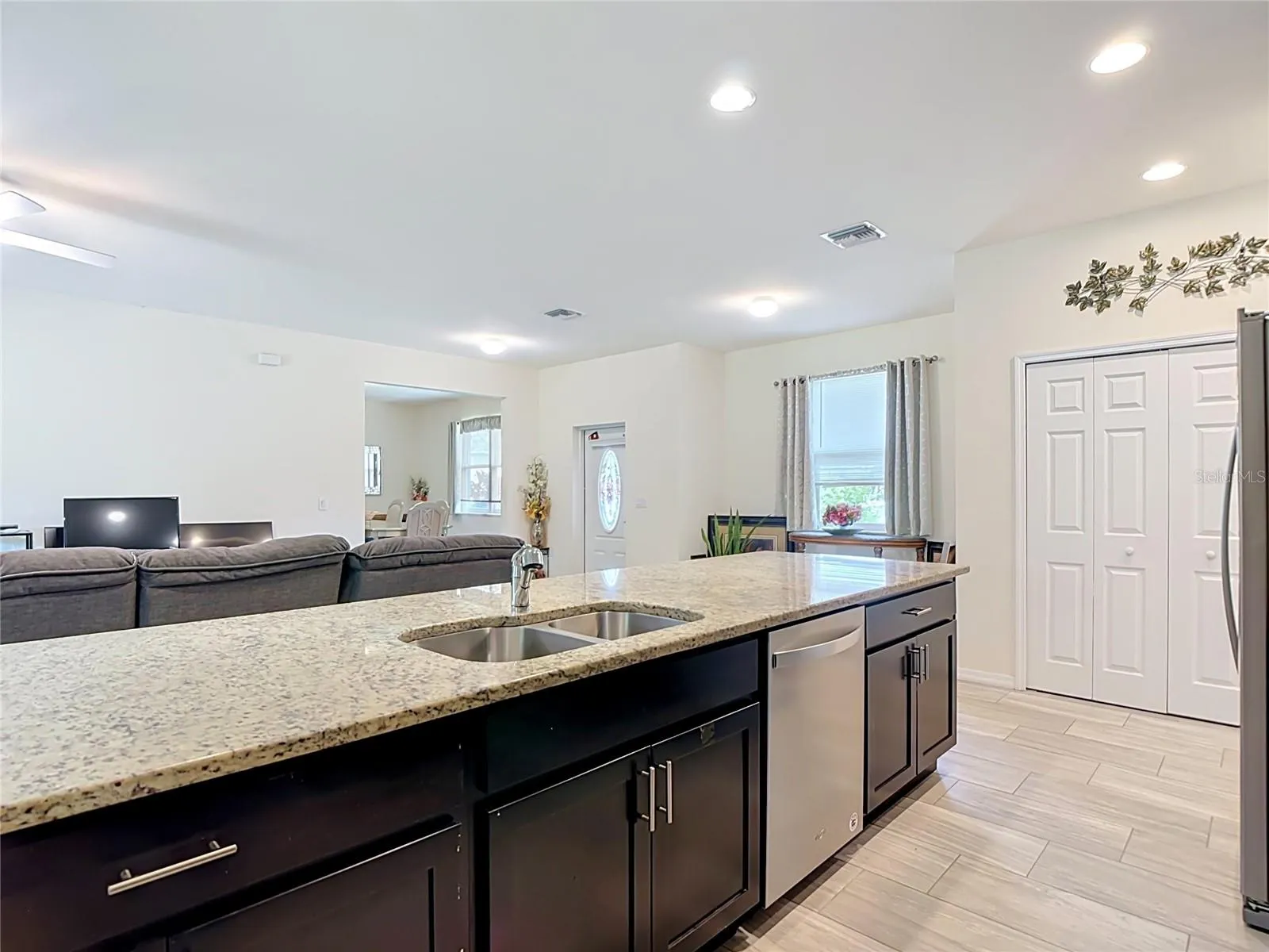 6027 ACORN CIR