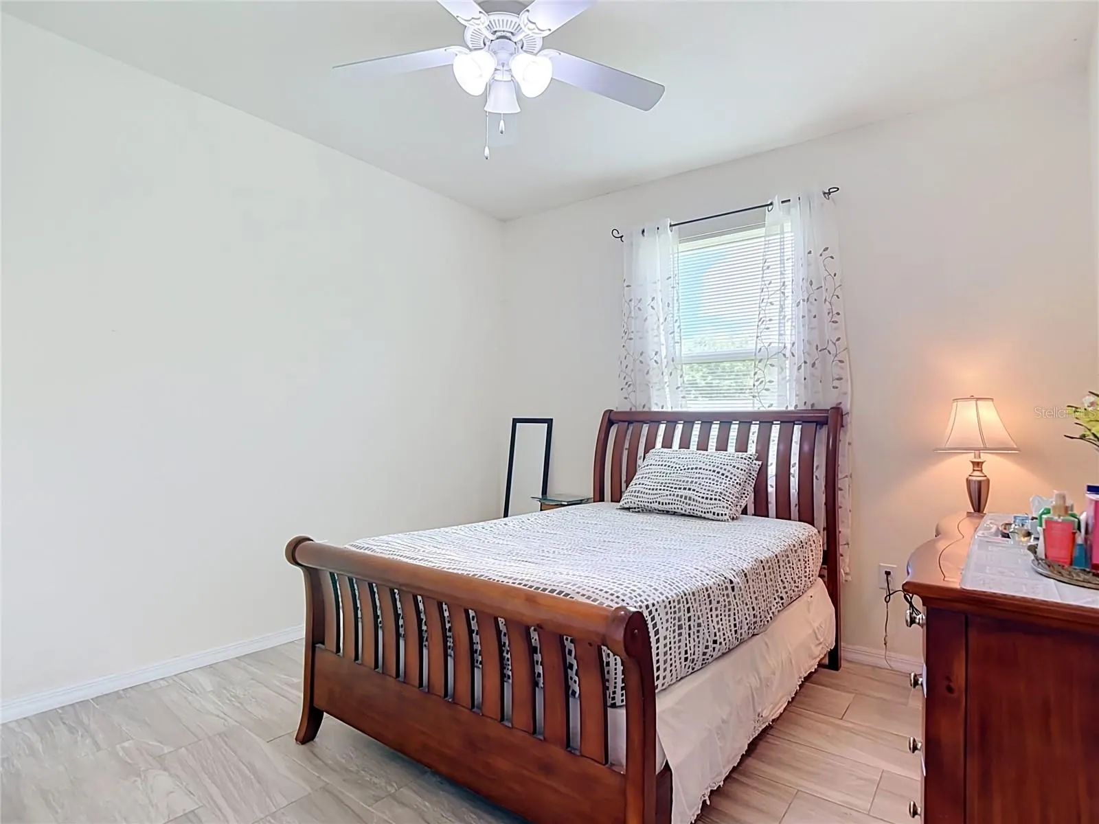 6027 ACORN CIR