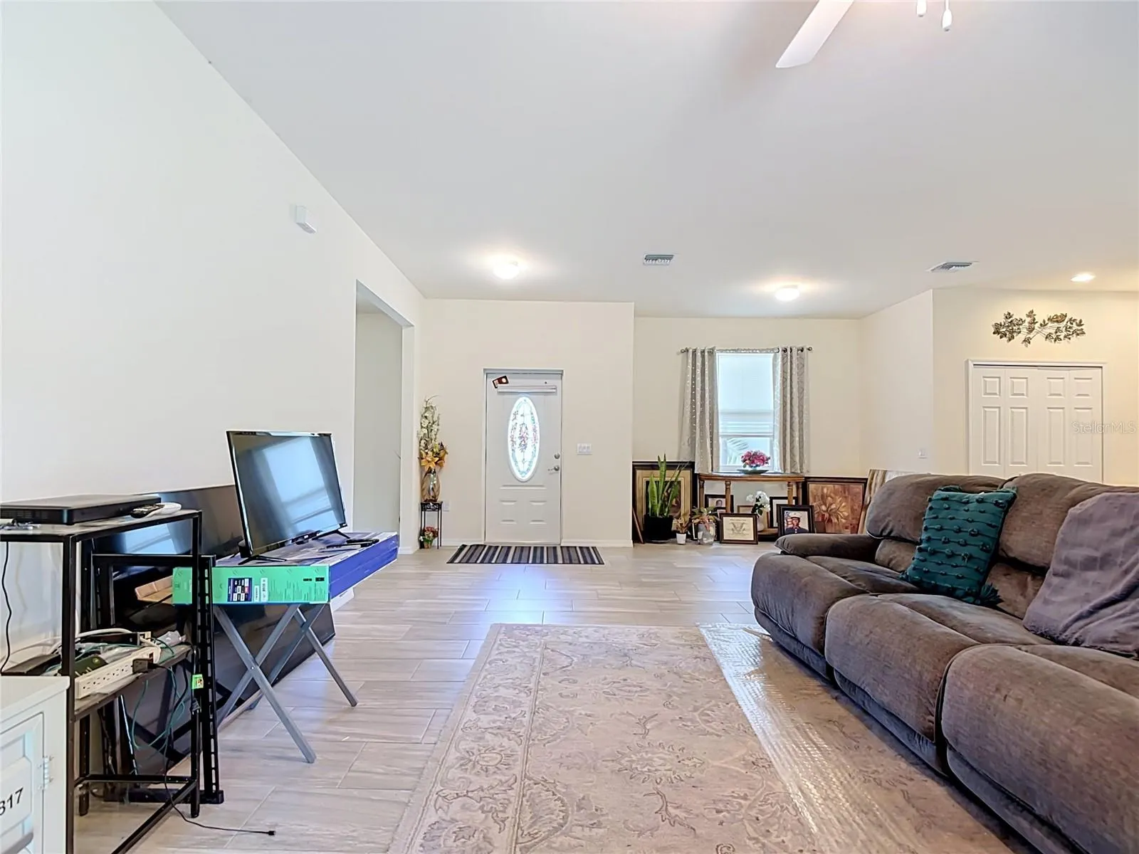 6027 ACORN CIR