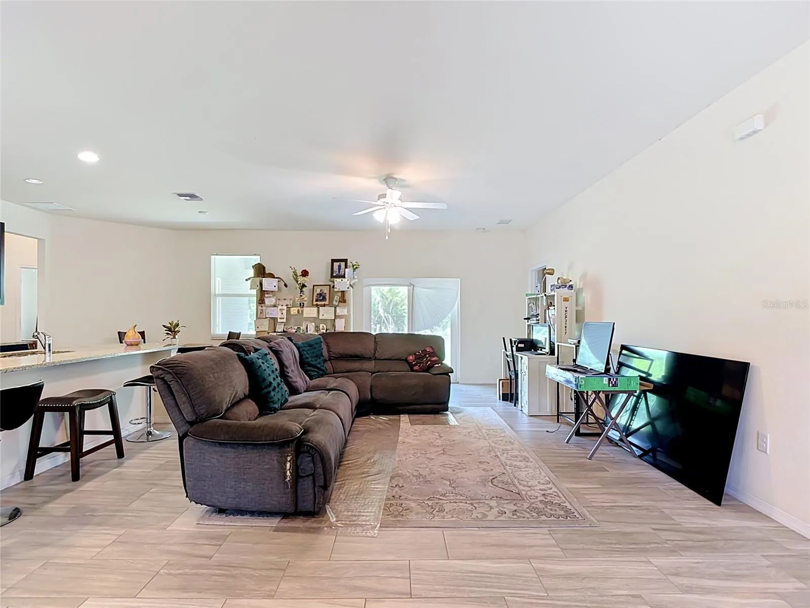 6027 ACORN CIR