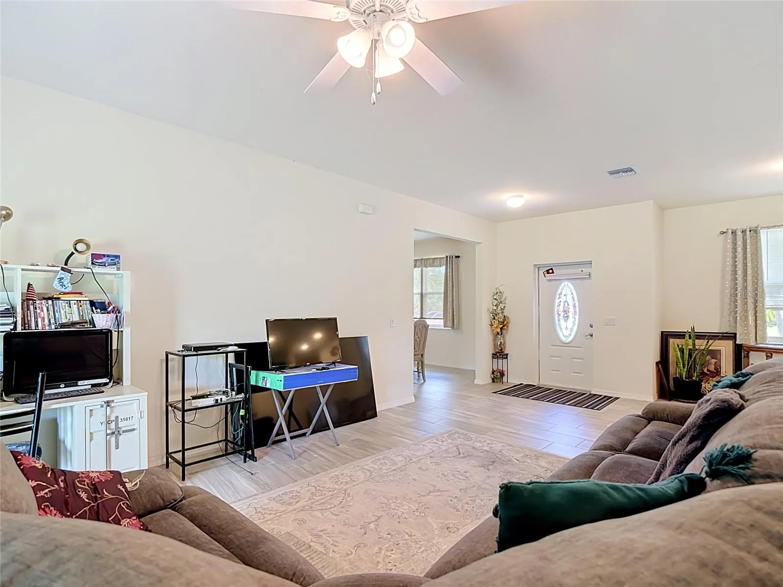 6027 ACORN CIR