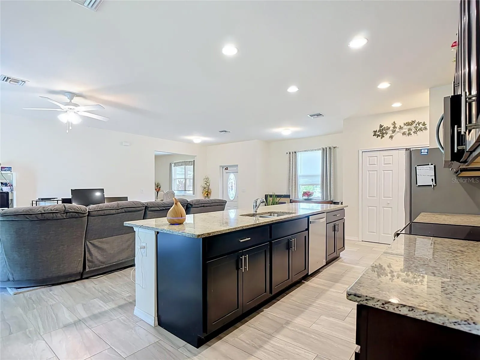 6027 ACORN CIR