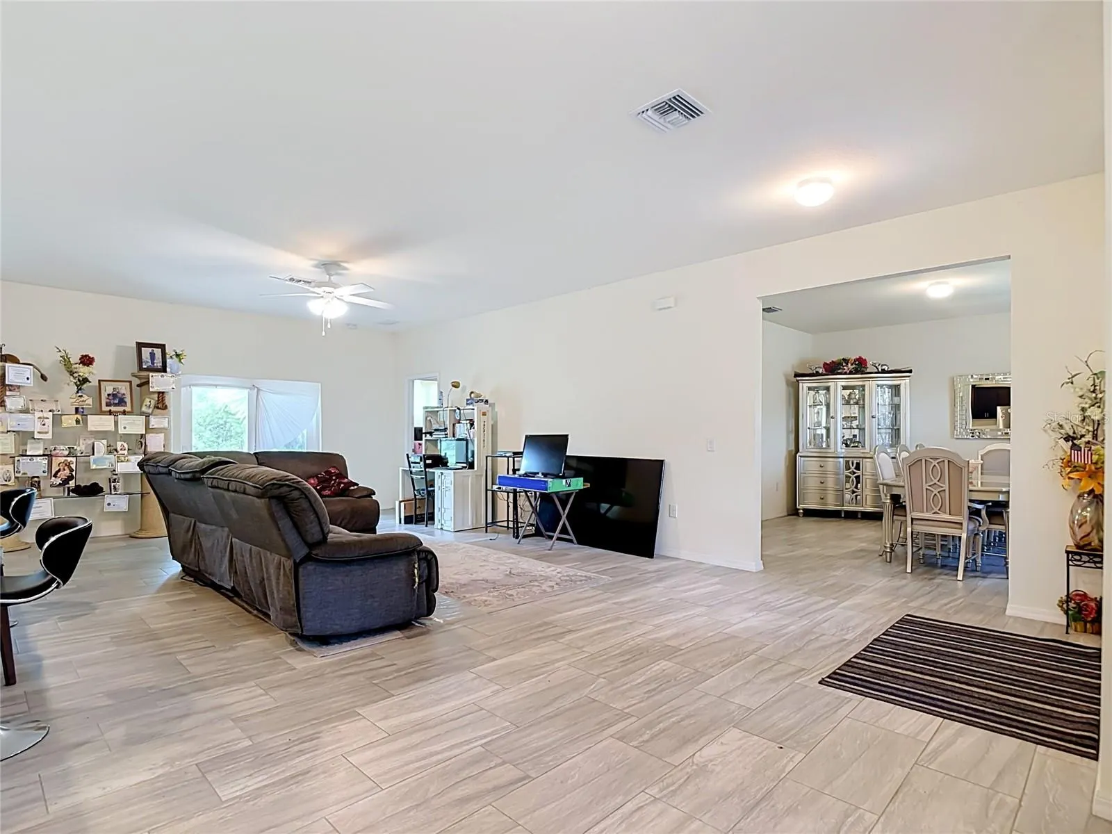6027 ACORN CIR