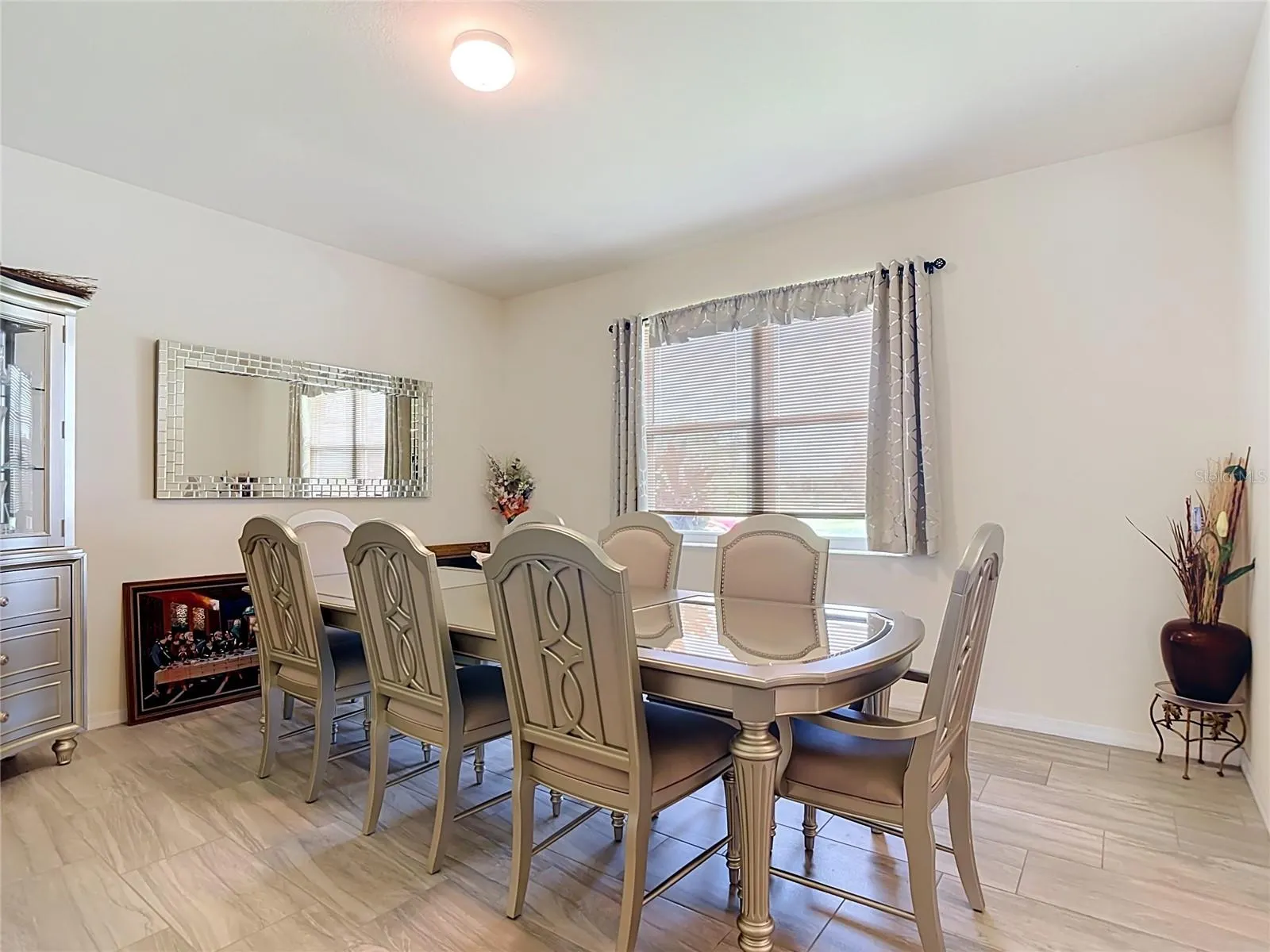 6027 ACORN CIR