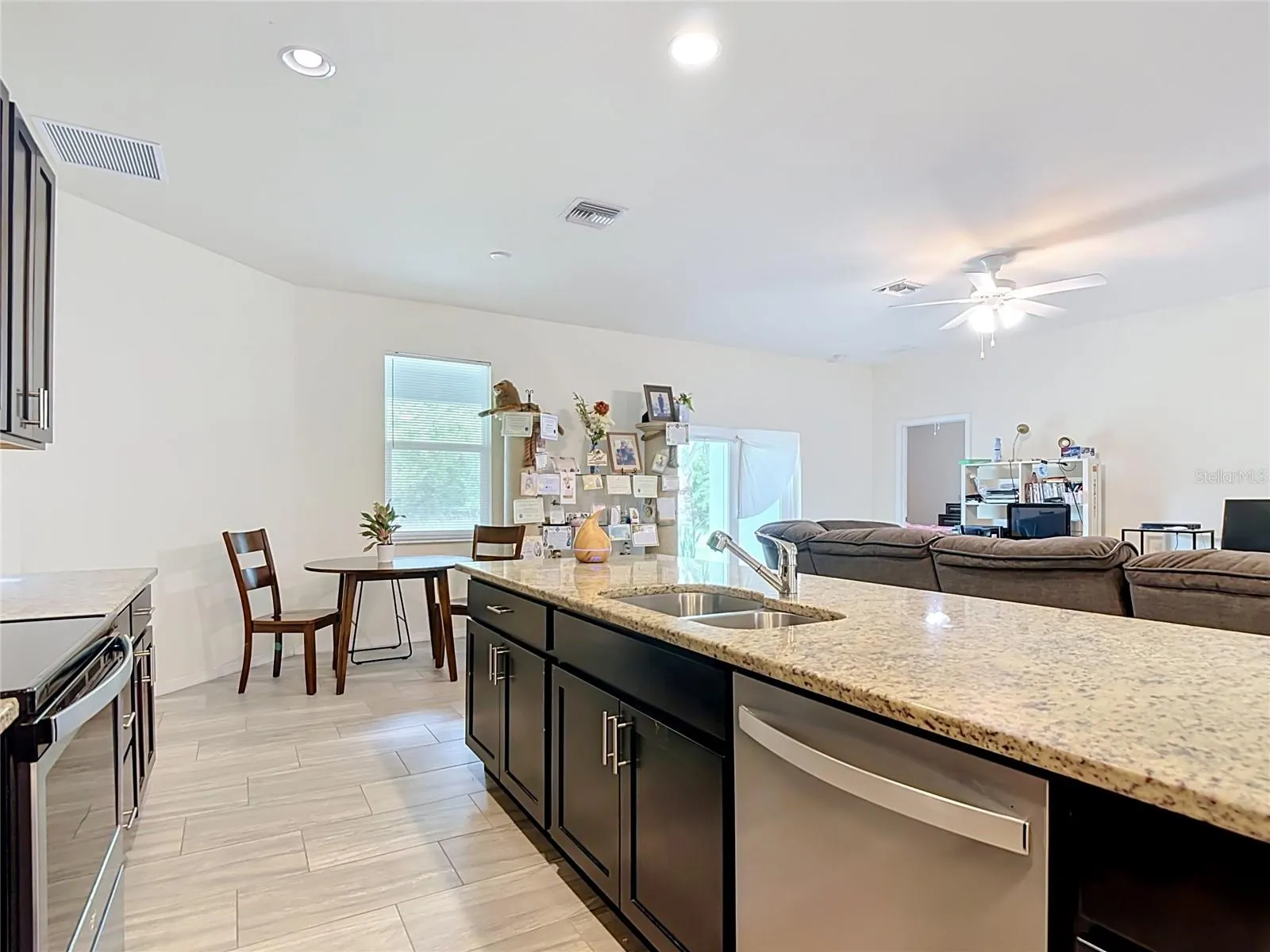 6027 ACORN CIR