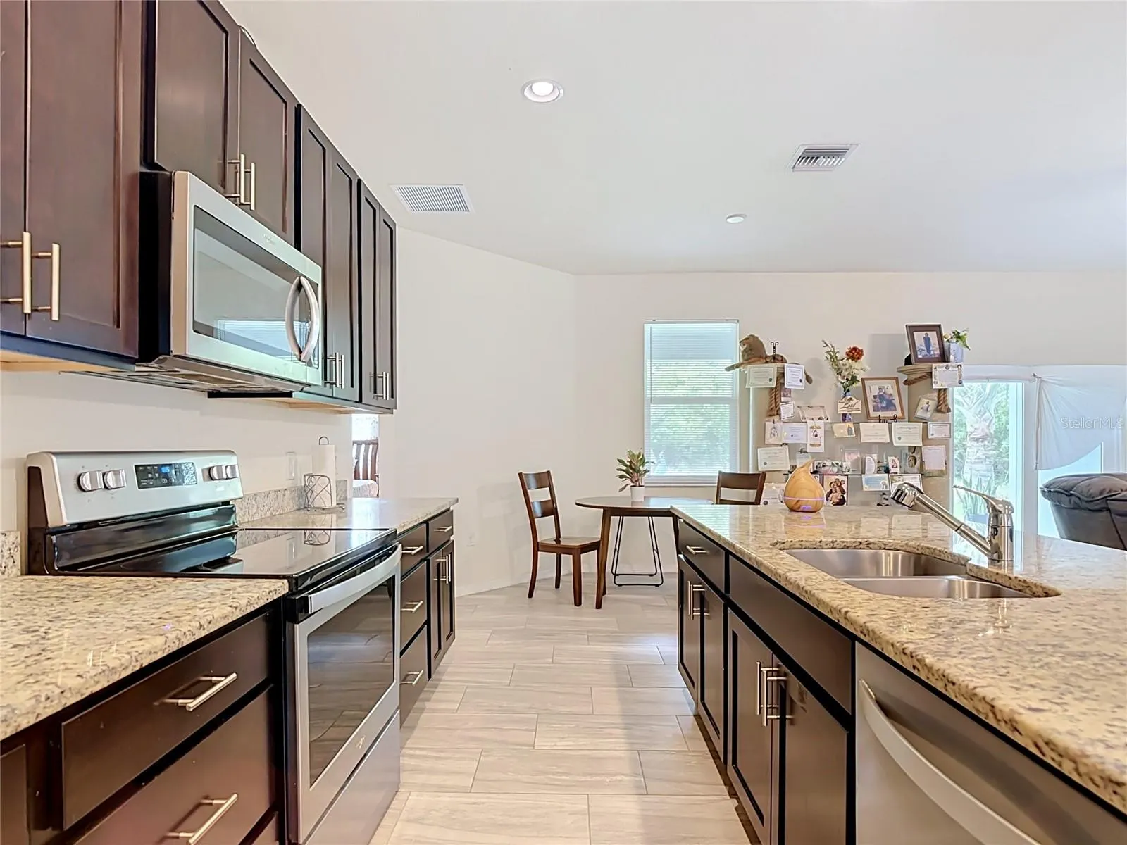 6027 ACORN CIR
