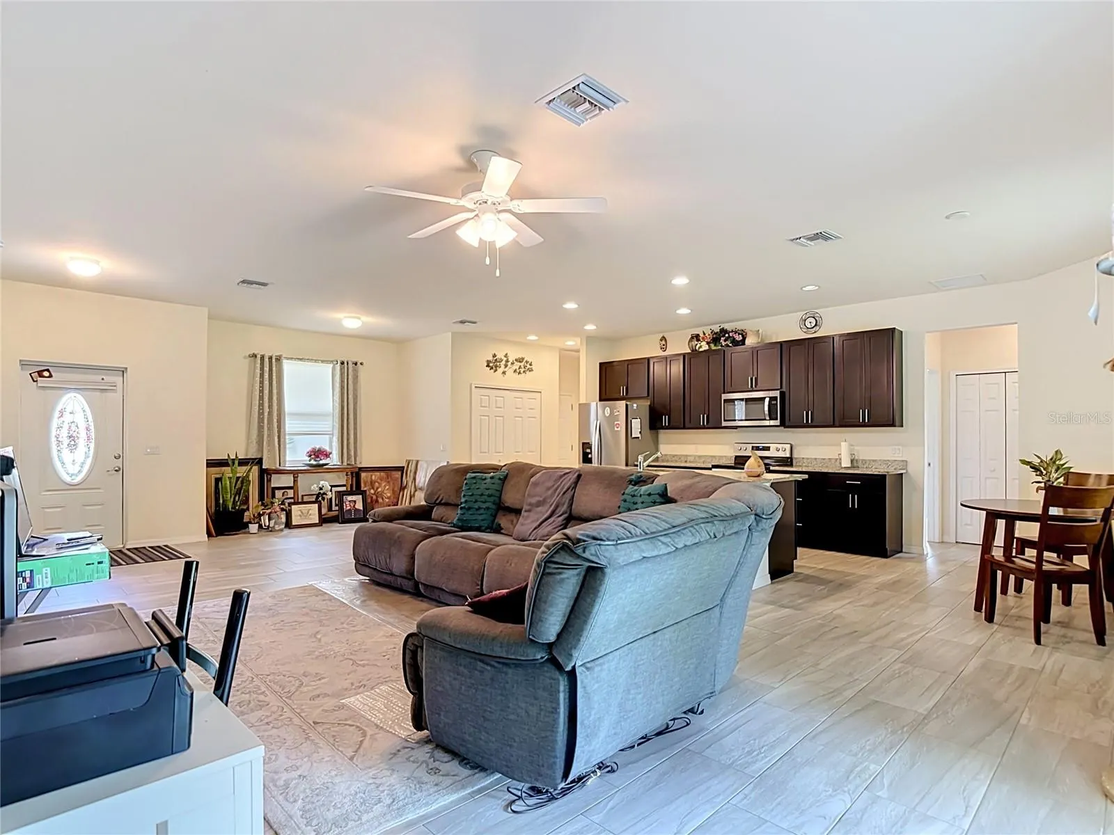 6027 ACORN CIR