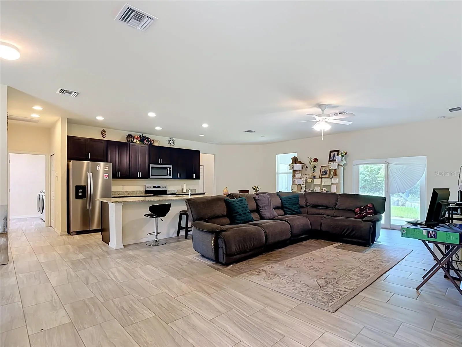 6027 ACORN CIR