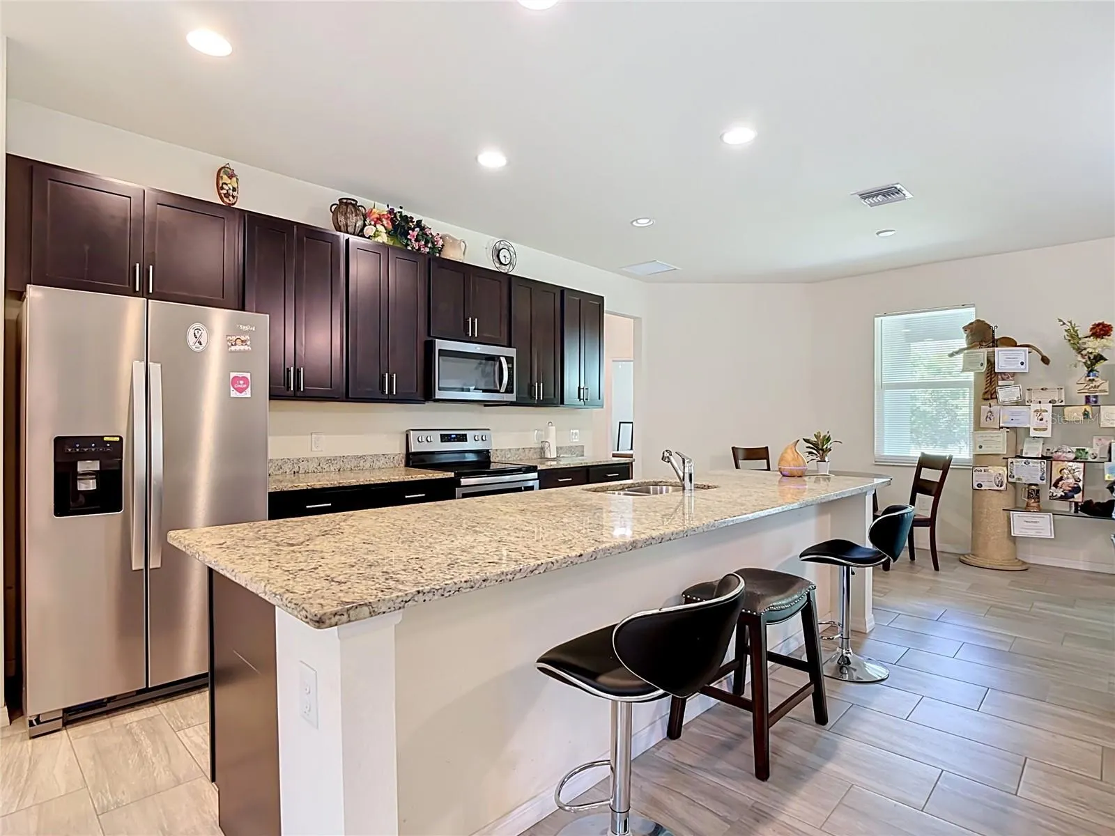 6027 ACORN CIR