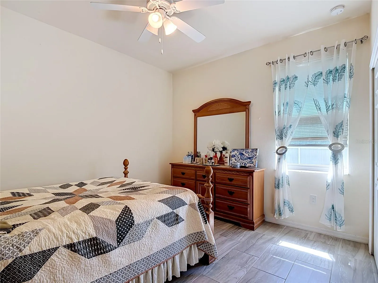 6027 ACORN CIR