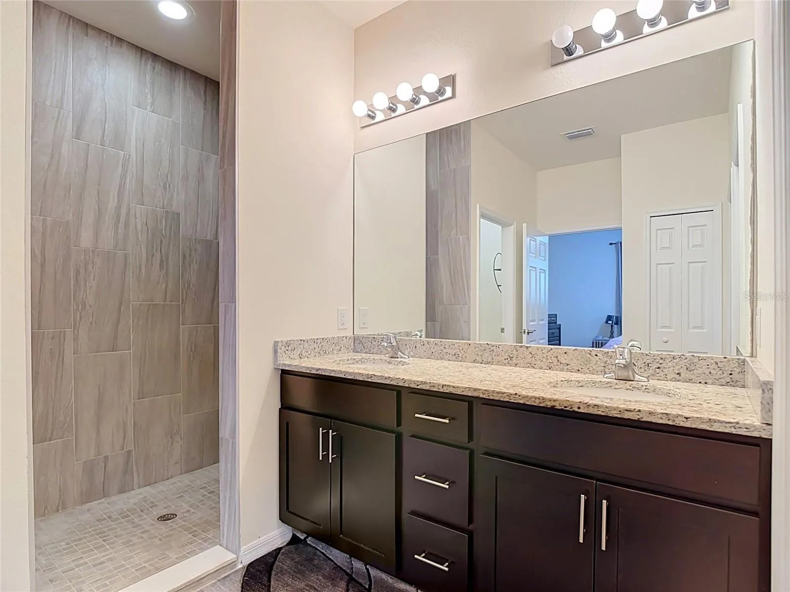 6027 ACORN CIR