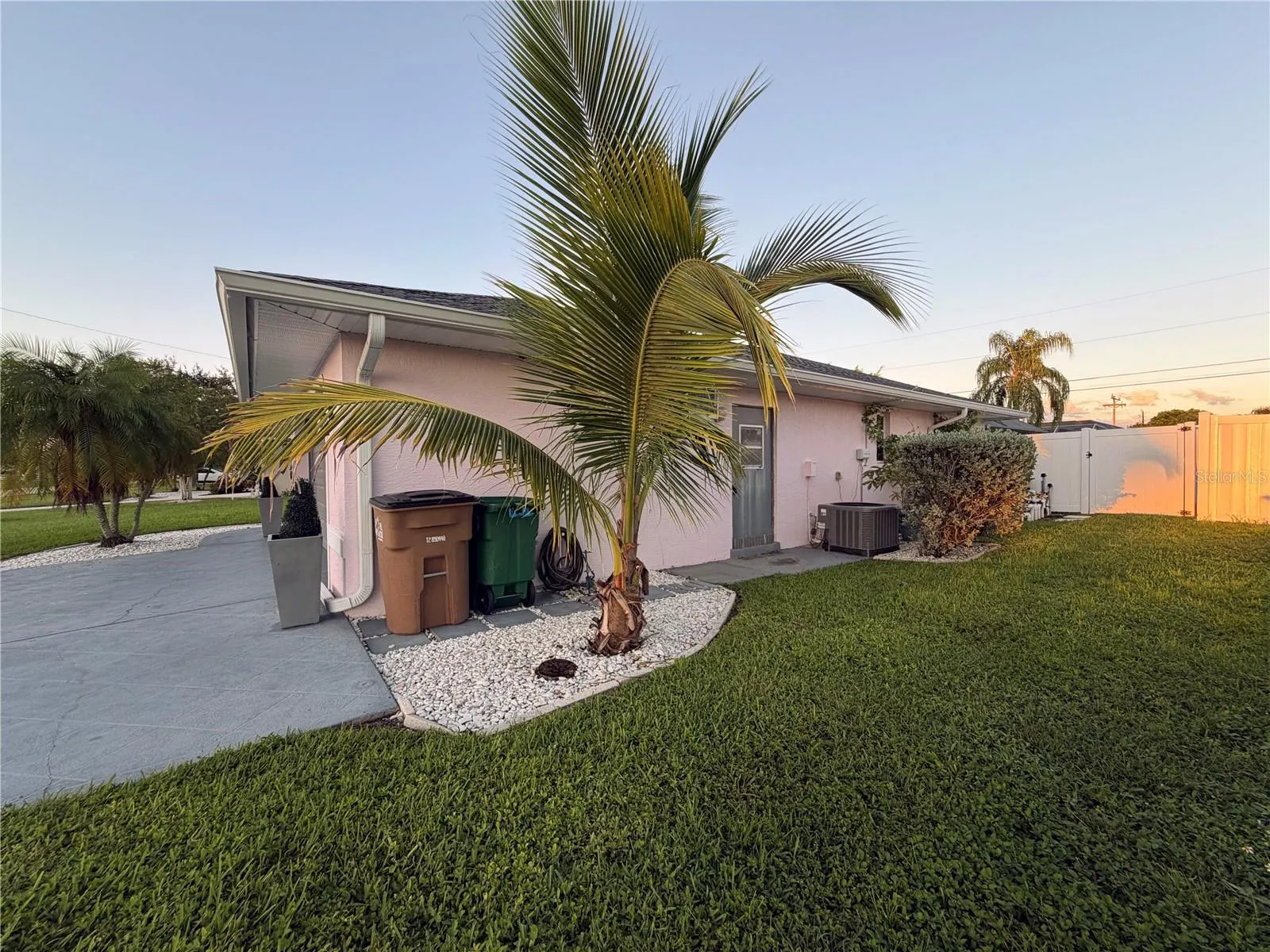 1943 SE 8TH PL