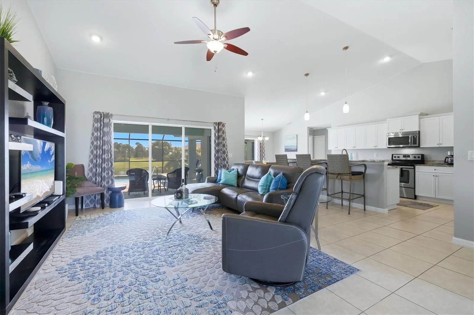 1087 ROTONDA CIR