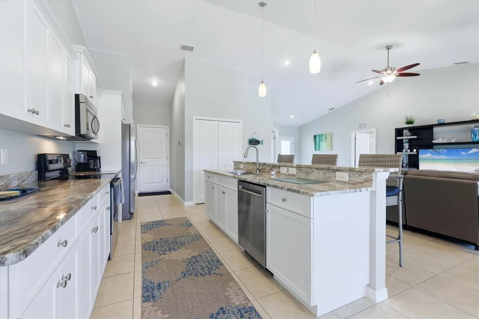 1087 ROTONDA CIR