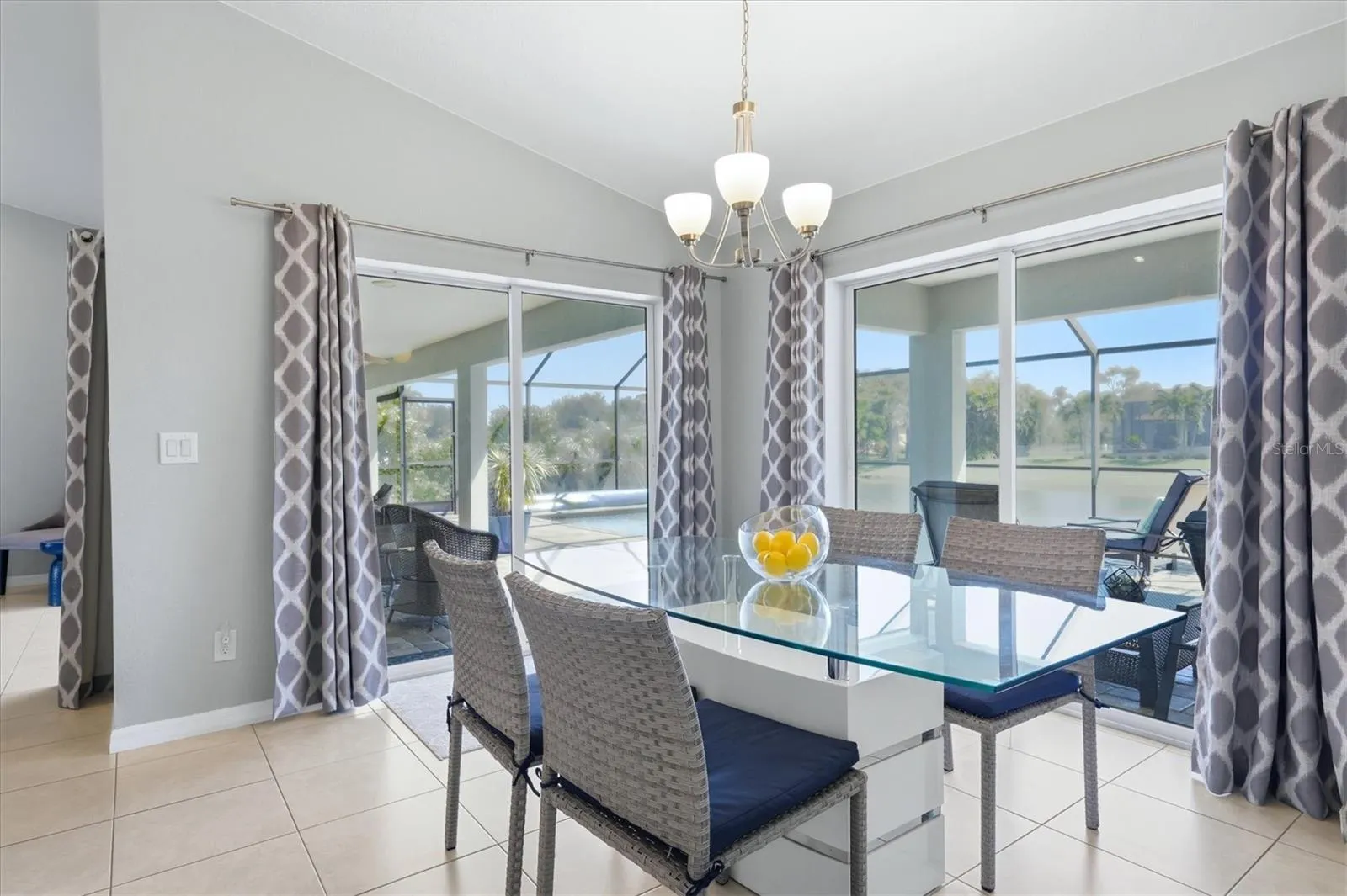 1087 ROTONDA CIR