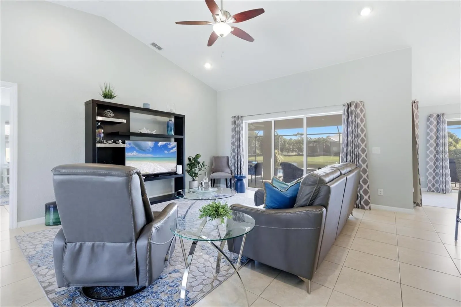 1087 ROTONDA CIR