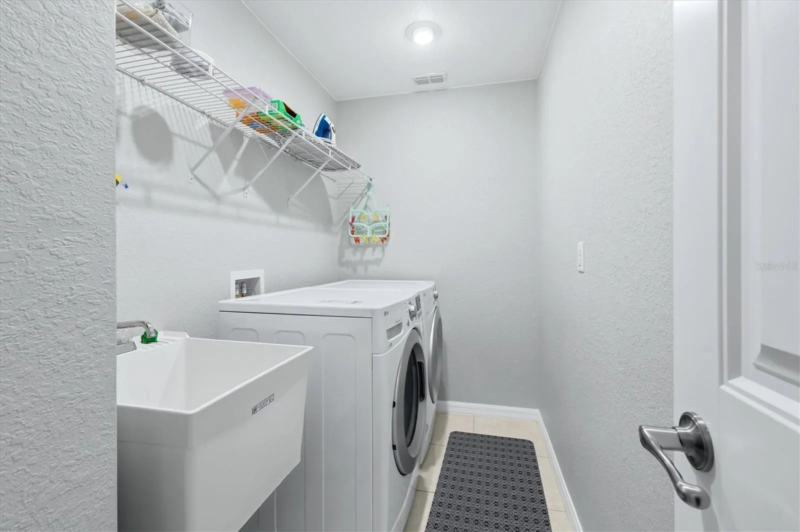 1087 ROTONDA CIR
