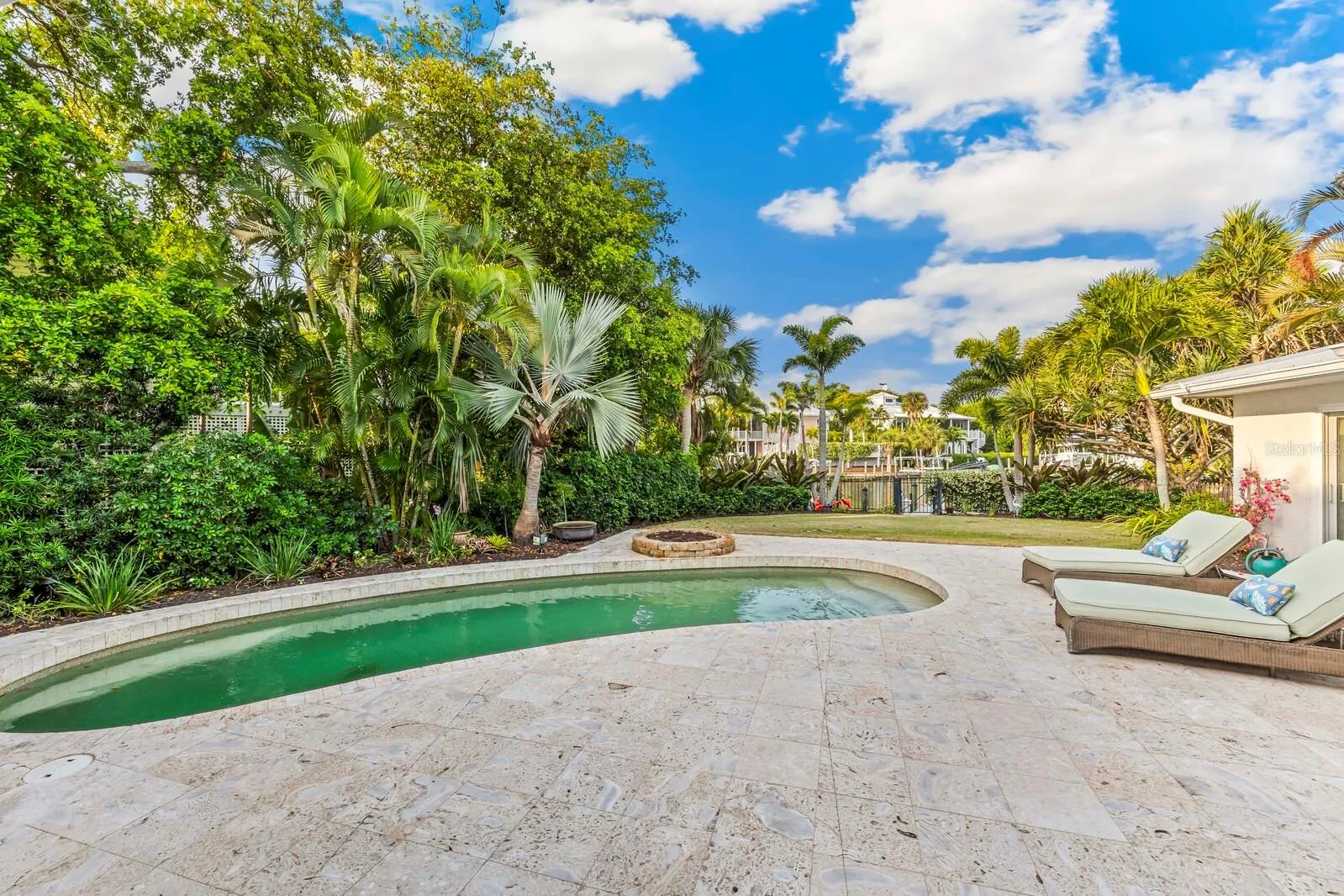 252 WATERWAYS AVE