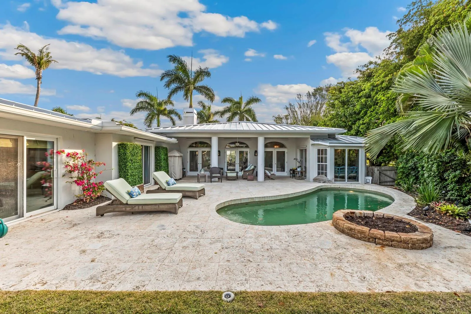 252 WATERWAYS AVE